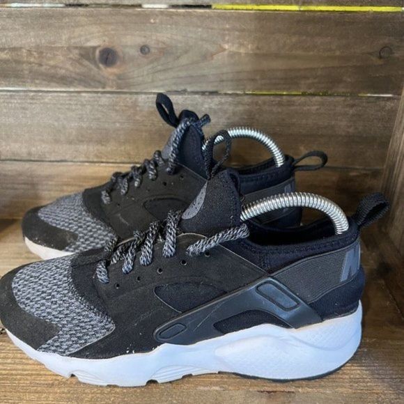 Womens Nike Air Huarache Run Ultra SE Black Athletic Running Shoes Sneakers 7.5 - Picture 2 of 6